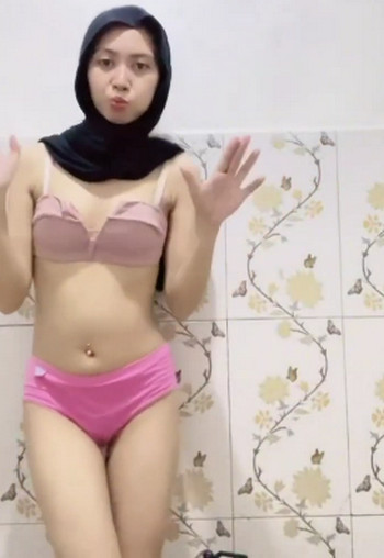 Marlina HIjab Tocil Ngocok Smabil Berdiri