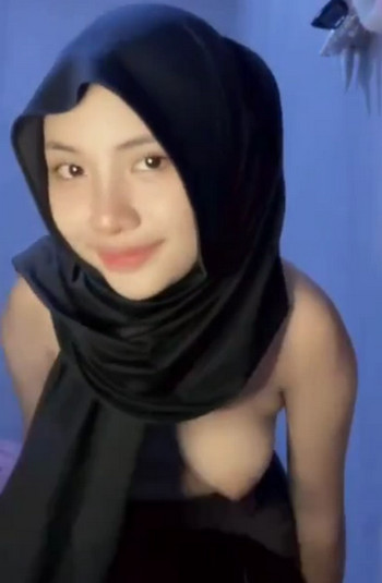Adina Hijab Suka Pamer Bogel