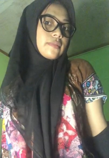 Hijab Suka Bogel