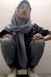 MAHASISWI Hijab Oleng Omek Di Toilet Kampus