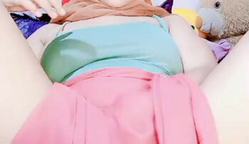BABY JENNIENA Hijab Ngocok Dildo