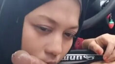 HIJAB Pegawai Apotek Nyepong Di Mobil