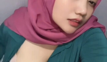 HIJAB ASN Horny Di kamar Mandi