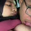 Kenyot SUsu Mbak Hijab Dalam Mobil