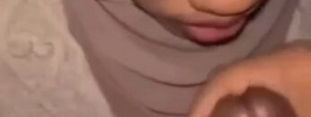 Pacar Hijab Ketagihan Nyepong