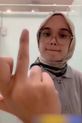 CEWE HIJAB Tantangan Omek Di Toilet Mall