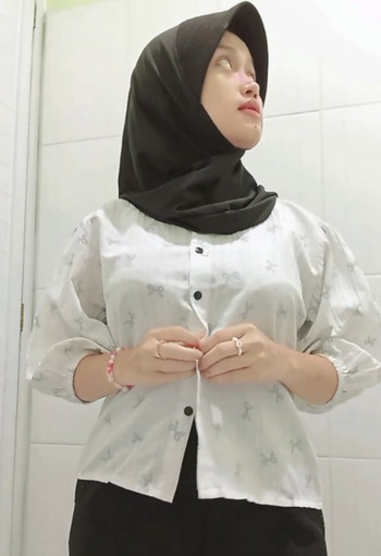 CEWEK HIJAB Kelewat Sange Ngocok Sendiri