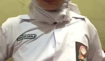 DHIYA Pelajar Hijab SUka Pamer