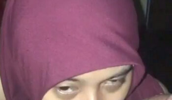 CEWE Hijab Merah Ngokop Kontol