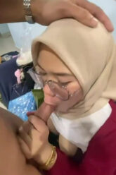 HIJAB Karyawan Doyan Nyepong