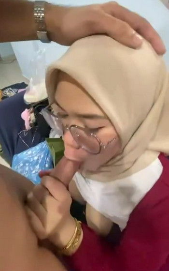 HIJAB Karyawan Doyan Nyepong