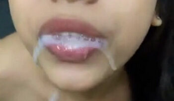 MEIRA Ngewe Crot Banyak Di Mulut