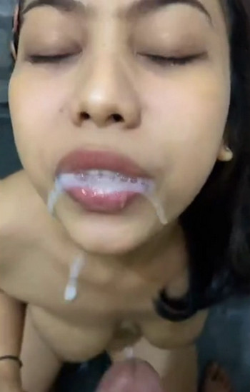 MEIRA Ngewe Crot Banyak Di Mulut