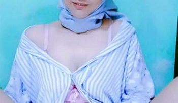 MUNA Hijab Kocok Memek Pakai Jari
