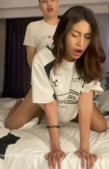 SELEBGRAM Cantik Ngajakin Ngentod Di Hotel