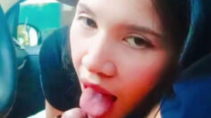 Pacar SEPONG DI Mobil Crot Mulut