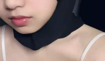 YuKie Hijab Ngocok Pakai Jari
