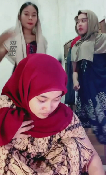 JULEE Dan Temen Hijab Nakal Live Bogel