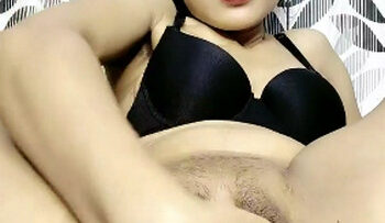AMELIA Fisting Memek Brutal Banget
