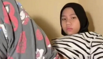 AURA Hijab Pelajar Kecanduan Ngocok