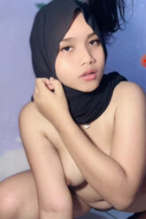 ERNI Hijab Colok Memek Pakai Jari