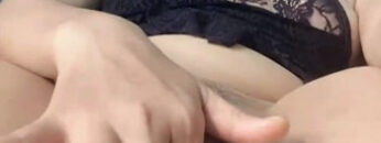 MEY Ngangkang Lebar Ngocok memek No Masker