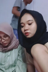 3Some DINI N Friend Lepas Hijab Ngentot