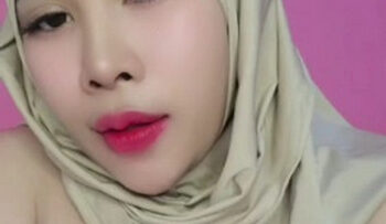 UHKTY Tobrut Pamer Memek Depan Kamera